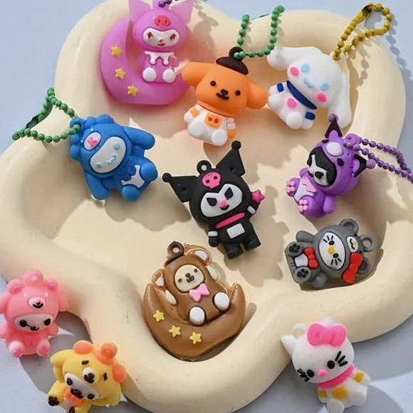 NEW 24 pc Sanrio Mystery box Collectible Keychain Lot in Display Box NWTD - Picture 7 of 10